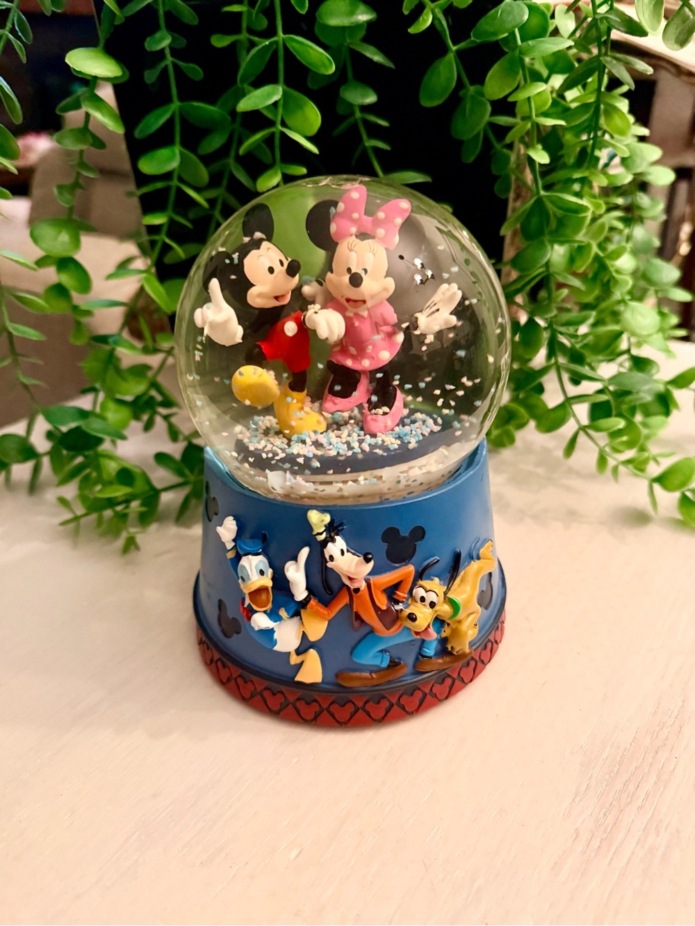 Disney Mickey Minnie Musical Snow Globe Friends Collectible